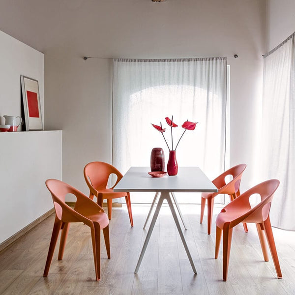 Magis_baguette_table_ambient_multi_TV1704_TV1722_white_01_hr | ikonitaly