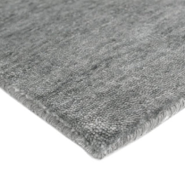 corner detail of the carpet bs 04 pietra | ikonitaly