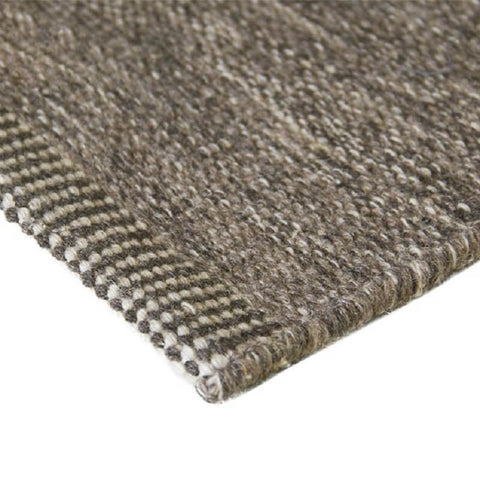 corner detail hand-woven minimalist rug vermont beige |ikonitaly
